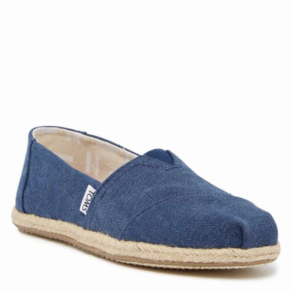 TOMS navy canvas slip on sneakers in size 8.5